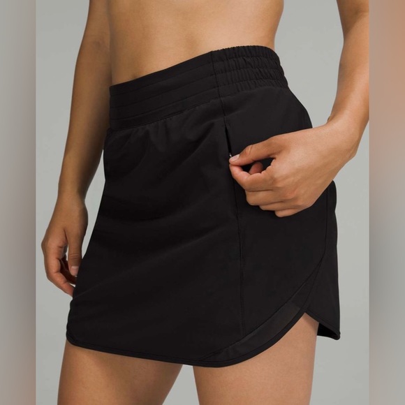 NWT Lululemon Hotty Hot HR Skirt Long Black Size 2 Shorts Underneath - Picture 2 of 11